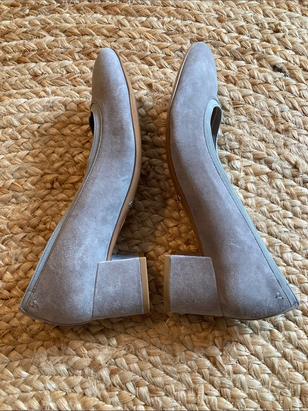 Vionic Olympia Natalie pumps. Classic Gray Suede Block Heel Pumps -like new 8.5